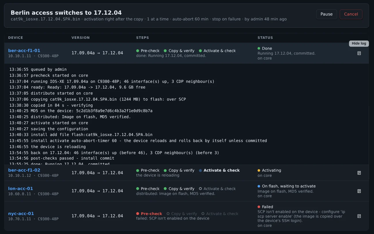 Une mise à jour logicielle en cours : pour chaque équipement la version avant et après, les étapes vérification préalable, copie et contrôle, activation et vérification, et le journal détaillé